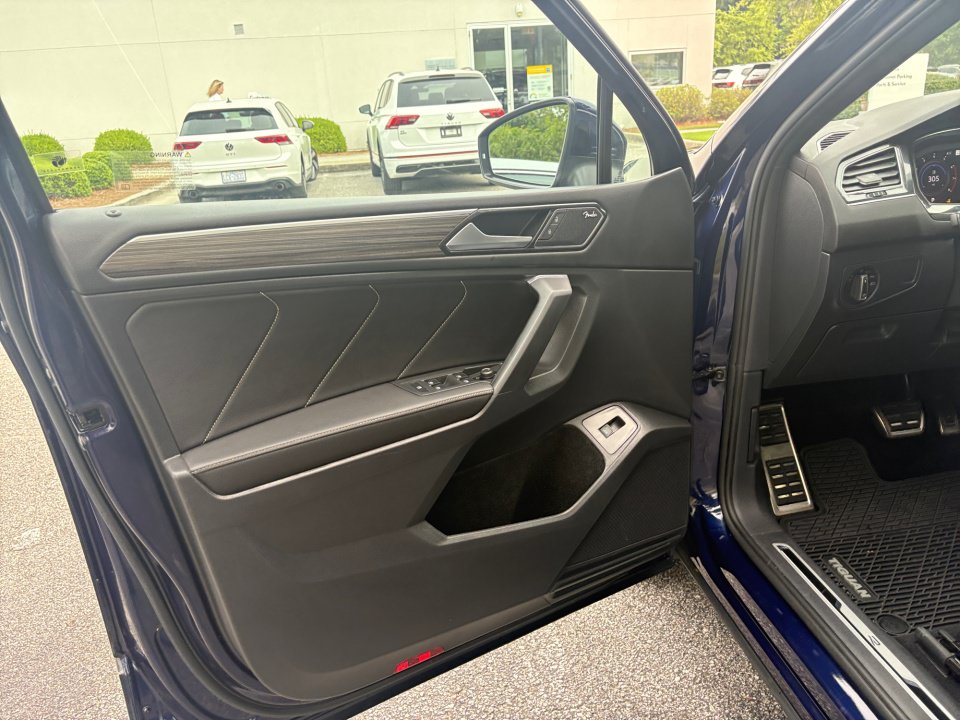 Certified 2022 Volkswagen Tiguan SEL R-Line AWD/4WD image 32
