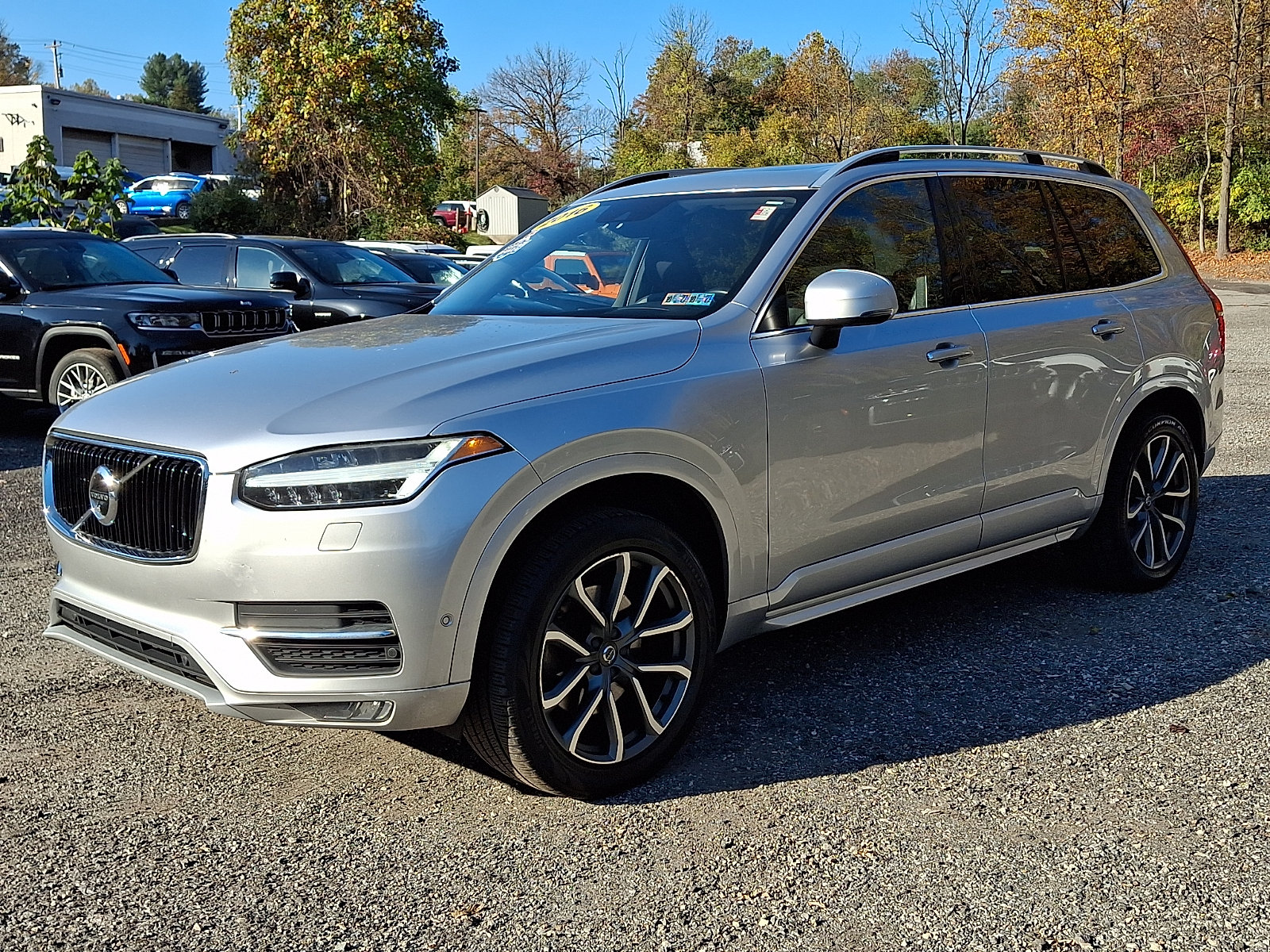 Used 2016 Volvo XC90 T6 Momentum w/ Momentum Plus Package AWD/4WD image 3