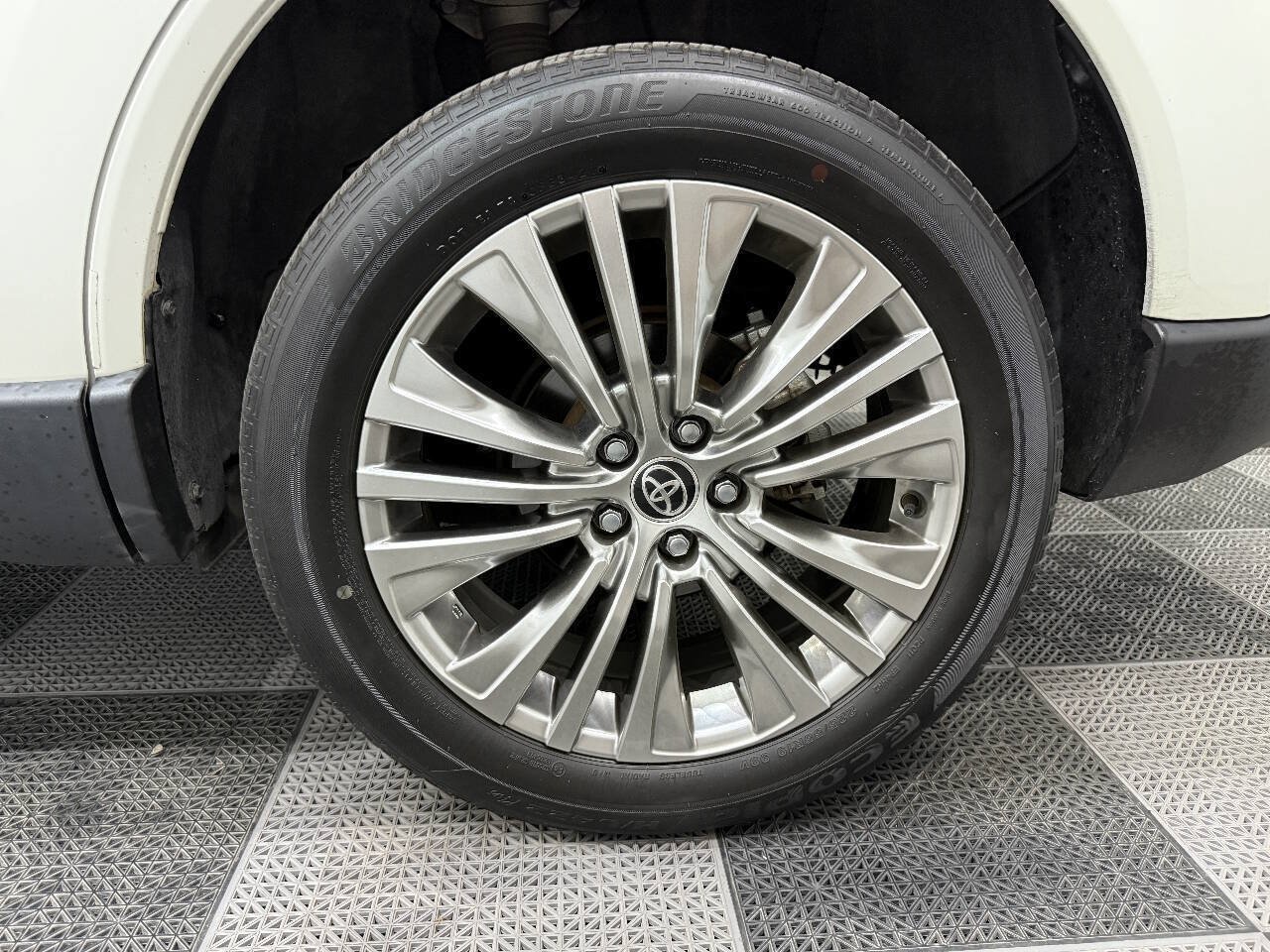 Used 2021 Toyota Venza Limited AWD/4WD image 39