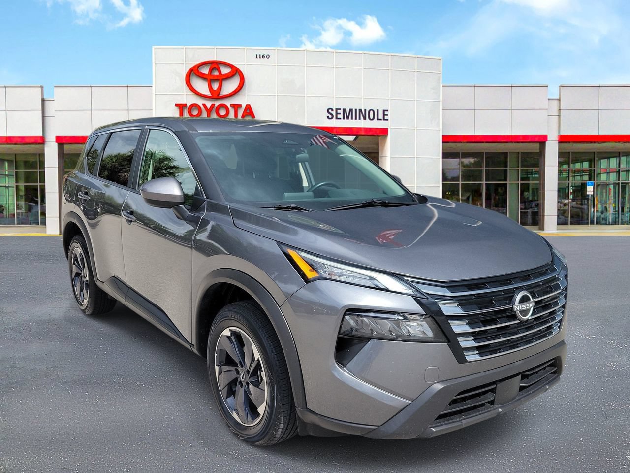 Used 2025 Nissan Rogue SV FWD image 2
