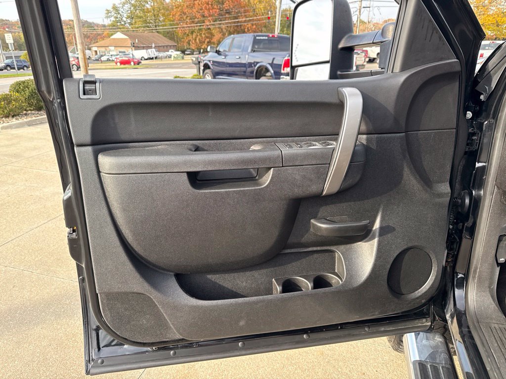 Used 2014 Chevrolet Silverado 2500 LT w/ Custom Sport Truck Package AWD/4WD image 18