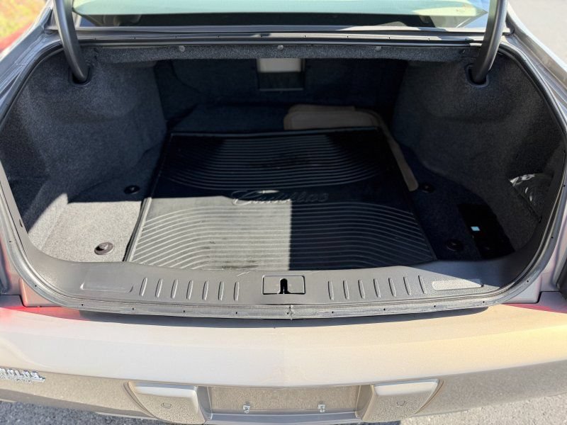Used 2006 Cadillac DTS w/ Trunk Convenience Package FWD image 7
