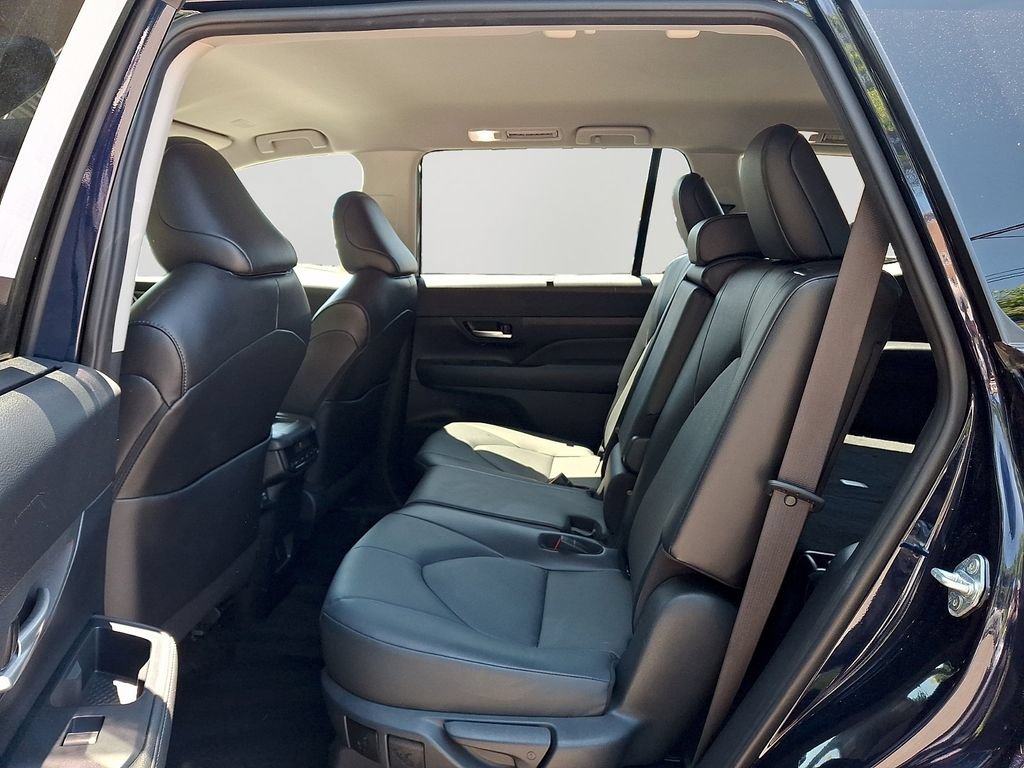 Used 2024 Toyota Grand Highlander AWD image 9