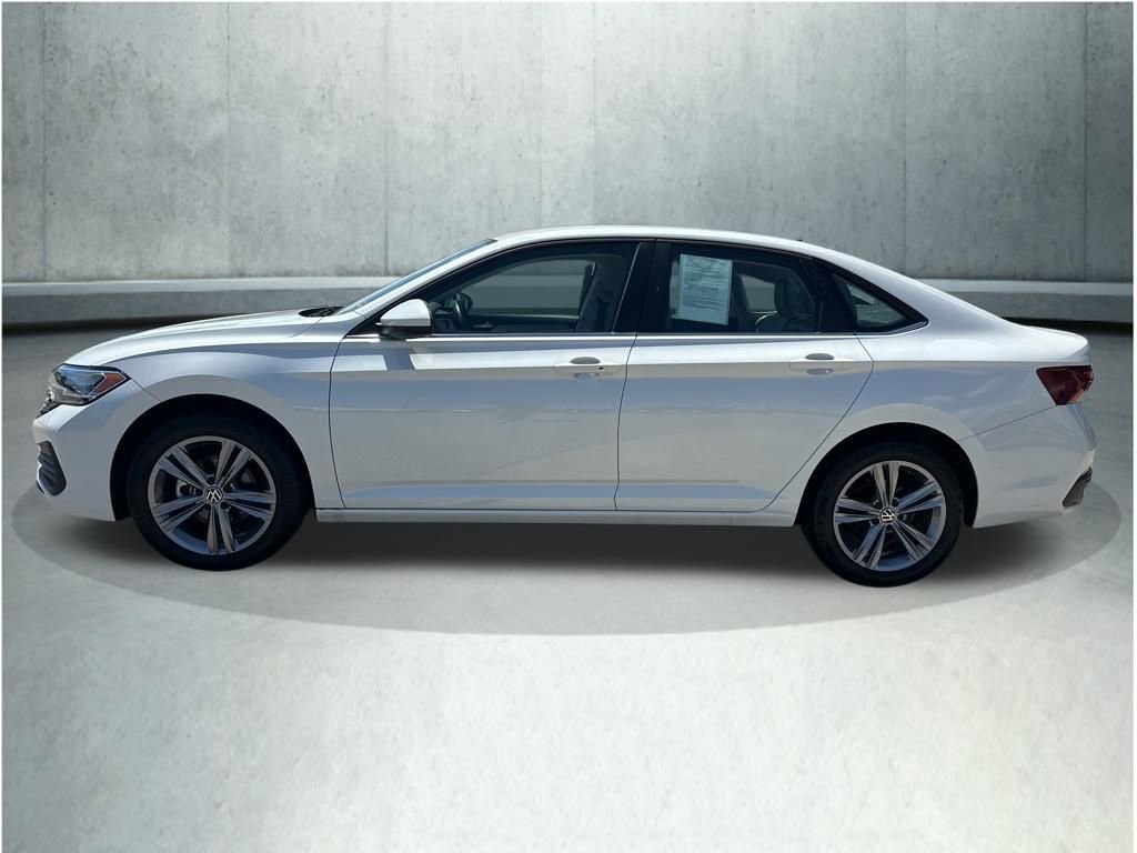 Used 2023 Volkswagen Jetta SE FWD image 2