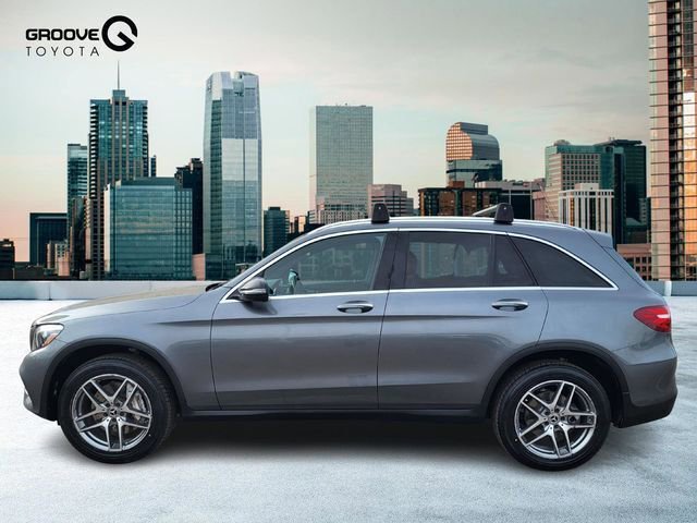 Used 2017 Mercedes-Benz GLC 300 4MATIC image 2