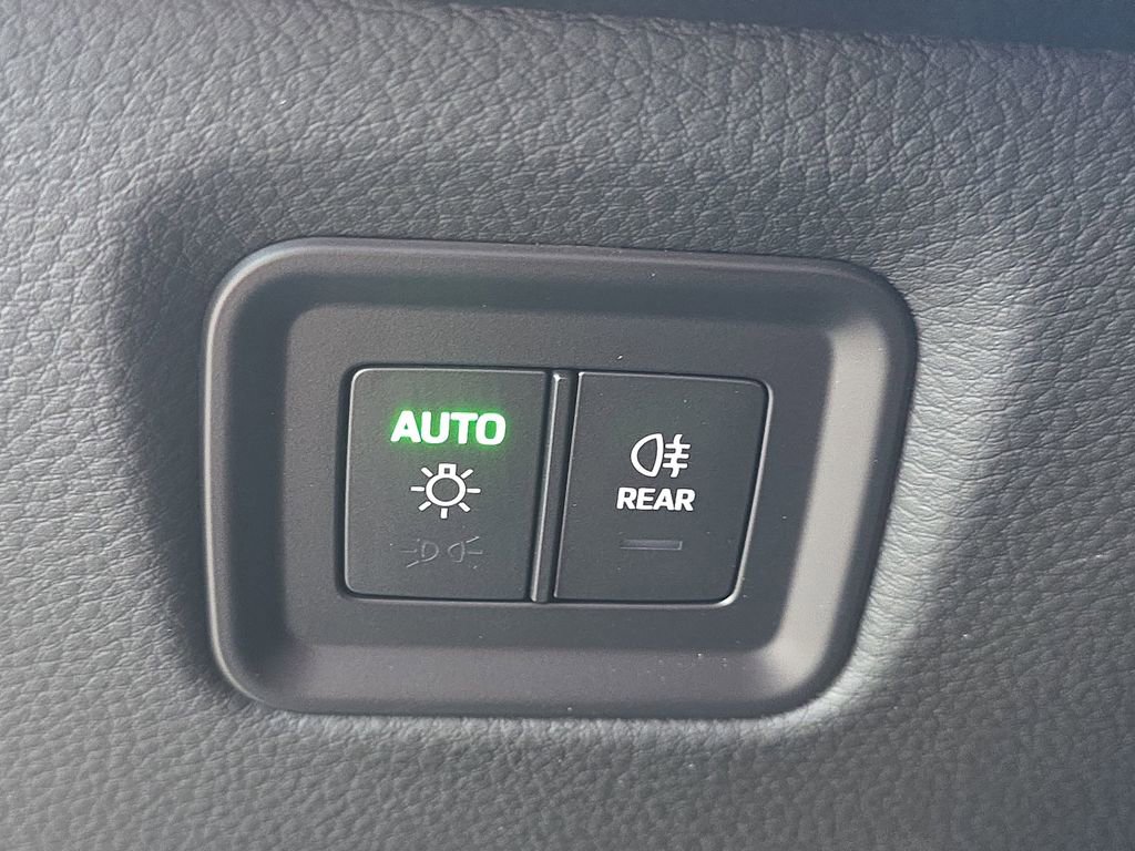 Certified 2025 Porsche Cayenne image 40