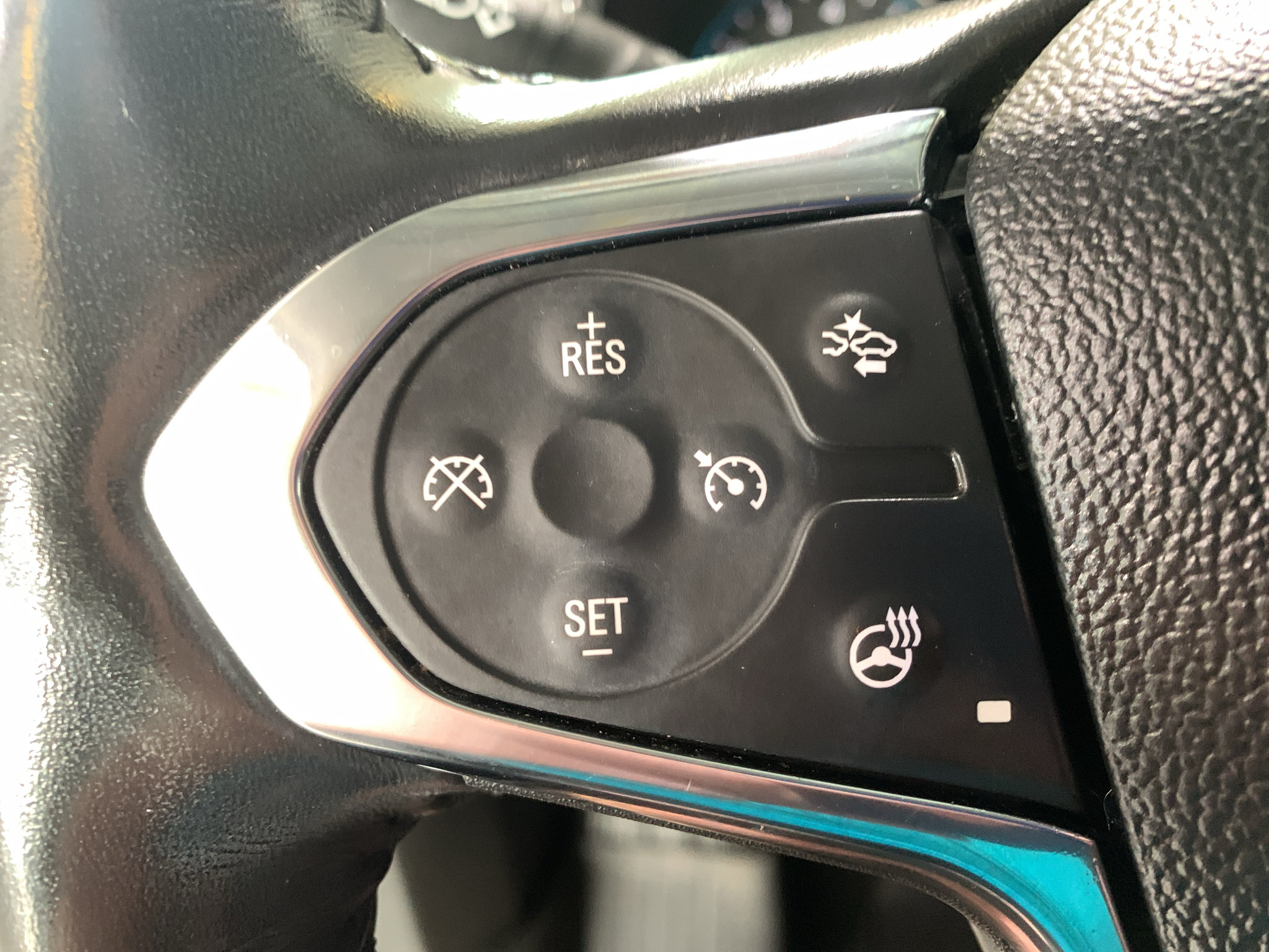 Used 2019 Chevrolet Traverse Premier w/ Driver Confidence II Package FWD image 35