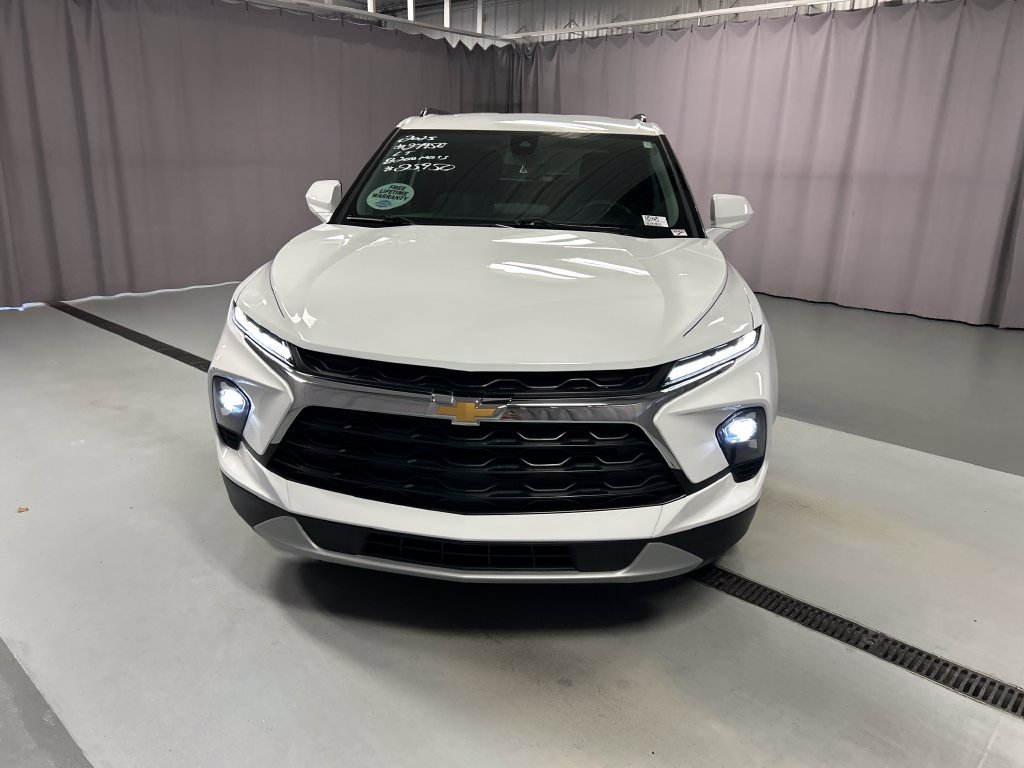 Used 2025 Chevrolet Blazer LT w/ Convenience Package FWD image 2
