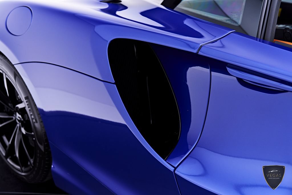 Used 2025 McLaren Artura RWD image 40