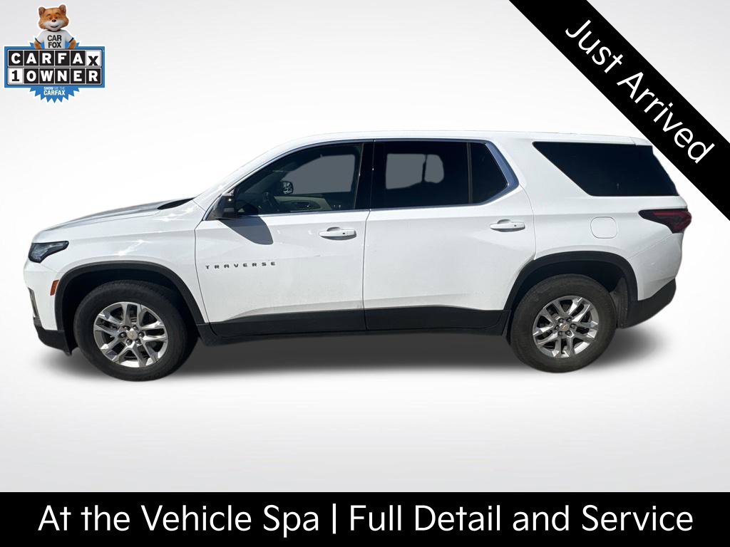 Used 2022 Chevrolet Traverse LS FWD image 1