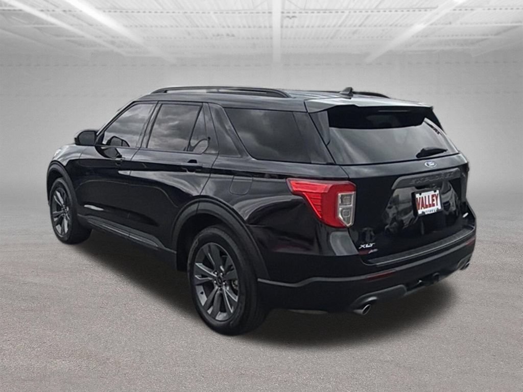 Used 2023 Ford Explorer XLT w/ Equipment Group 202A AWD/4WD image 8