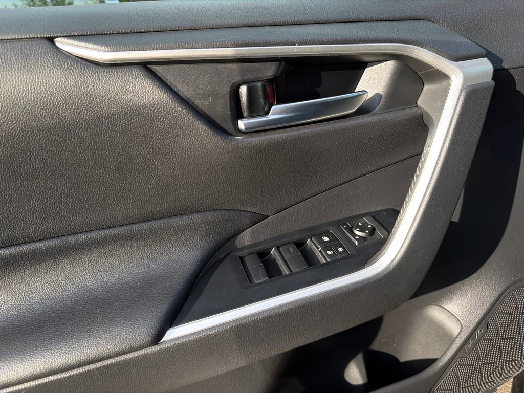 Used 2020 Toyota RAV4 XLE w/ Convenience Package image 35