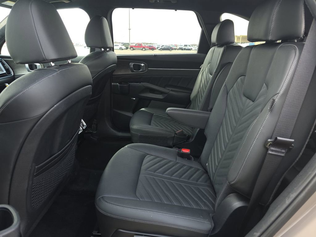 Used 2025 Kia Sorento SX Prestige image 23