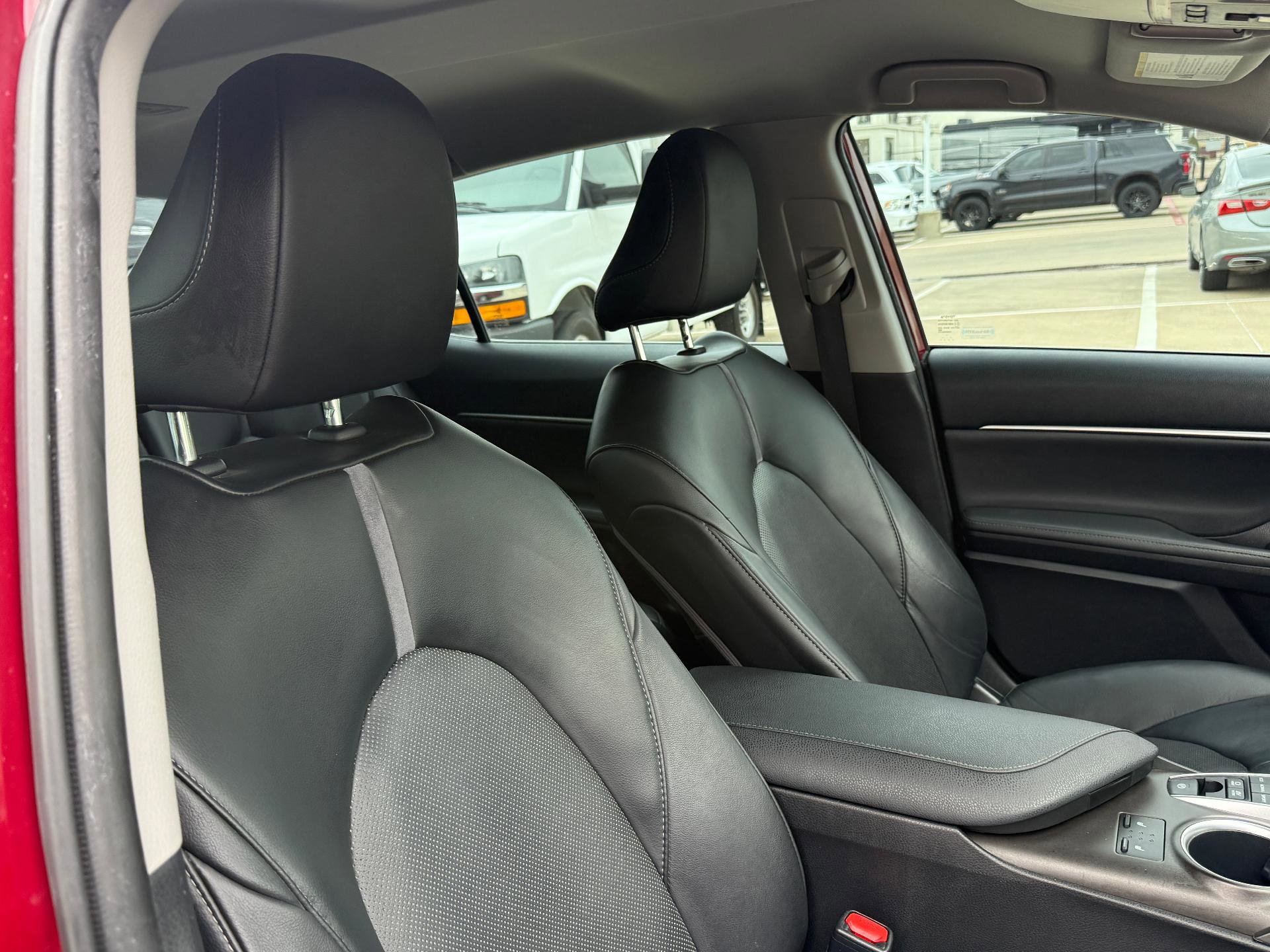 Used 2022 Toyota Camry XLE image 26