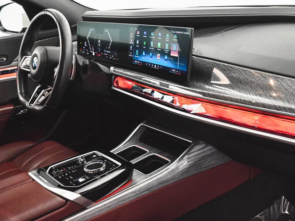 Used 2025 BMW 760i xDrive w/ Premium Package AWD/4WD image 40