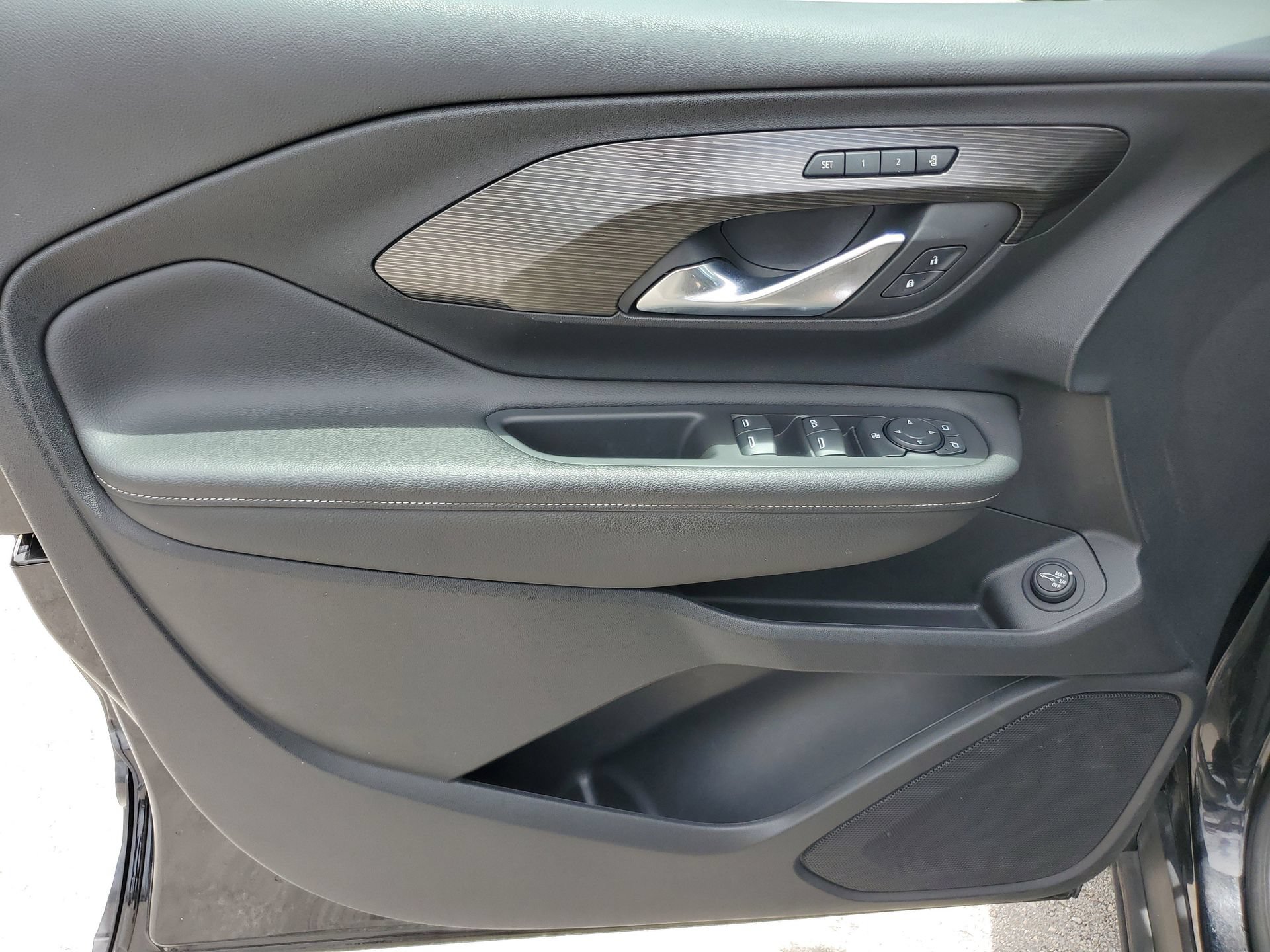 Used 2022 GMC Terrain SLT w/ LPO, Floor Liner Package FWD image 17