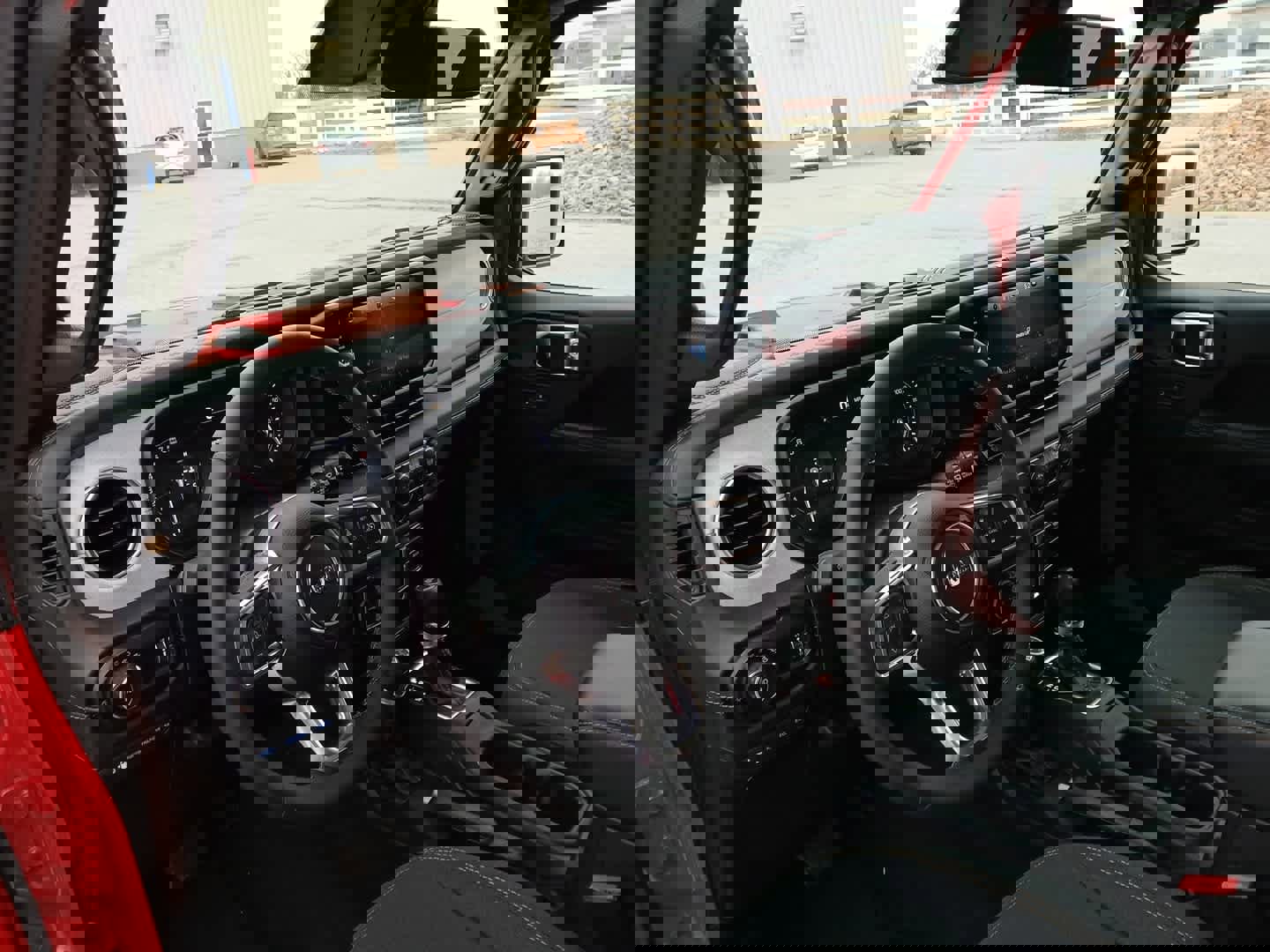 Used 2025 Jeep Wrangler Sahara image 27