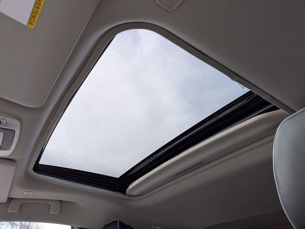 Used 2025 Toyota Sienna LE w/ LE Plus Package image 21