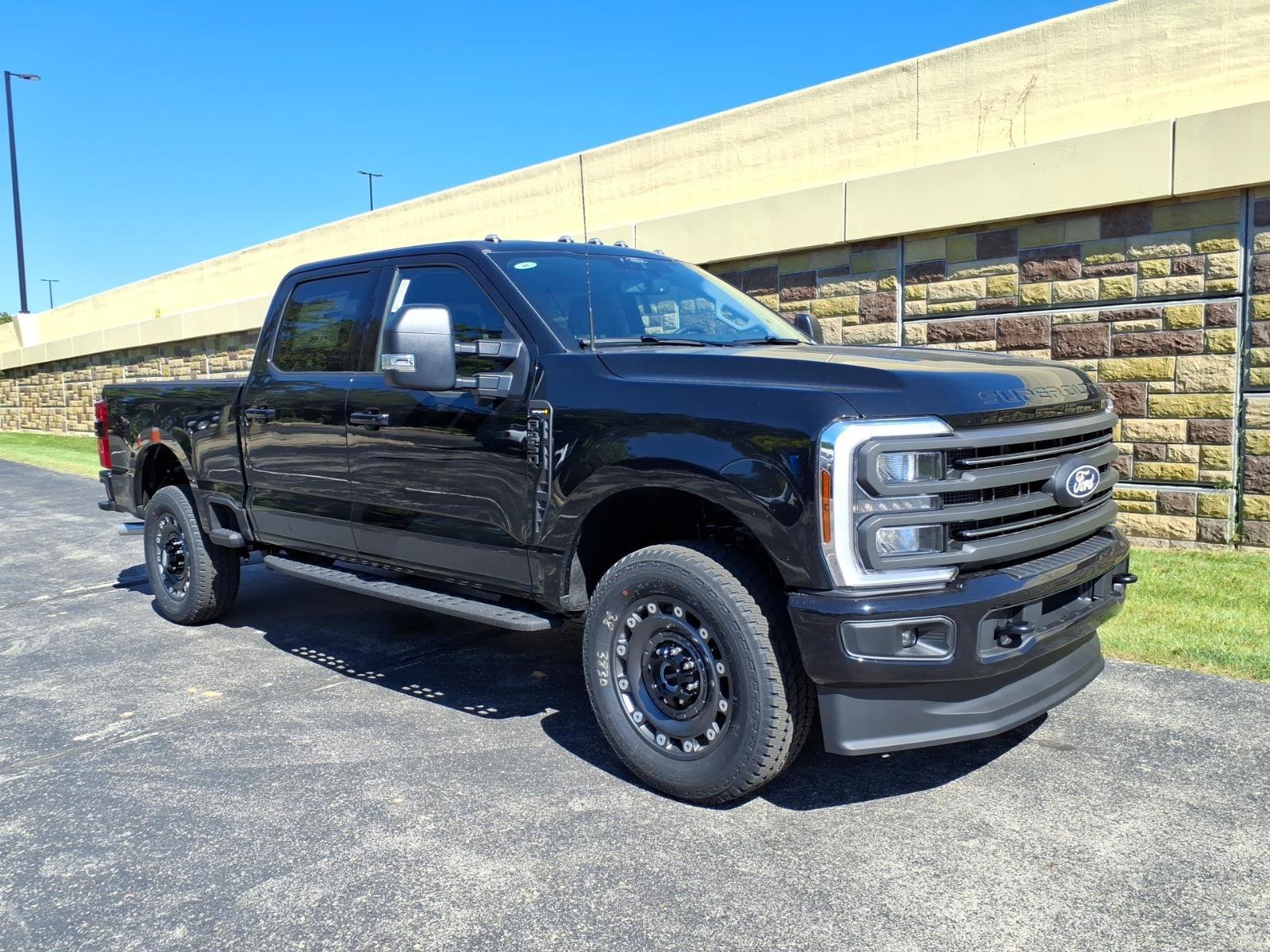 New 2027 Ford F250 XLT w/ XLT Premium Package AWD/4WD image 1