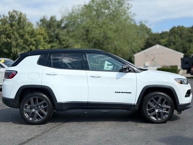 New 2025 Jeep Compass Limited w/ Sun & Sound Group AWD/4WD image 7