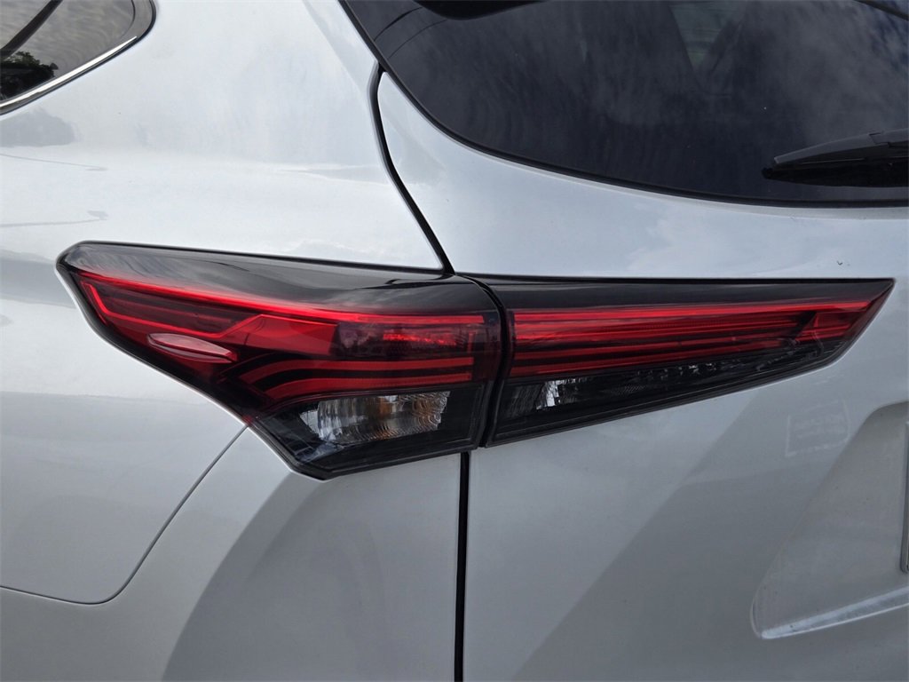 Used 2023 Toyota Highlander L image 7