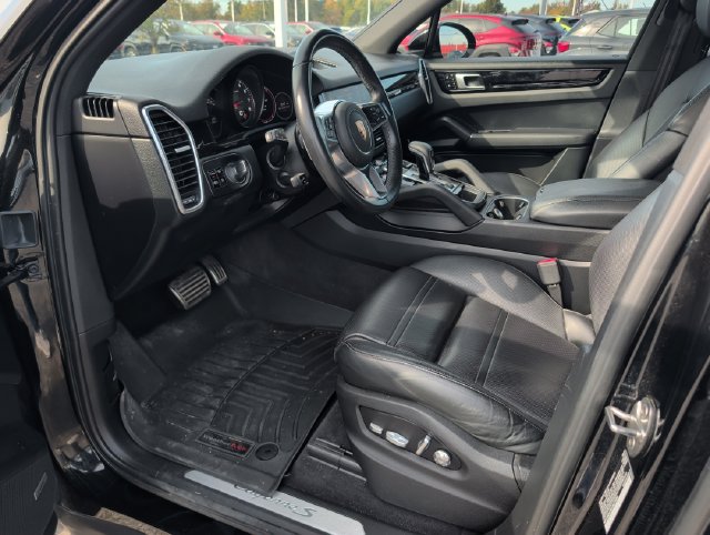 Used 2020 Porsche Cayenne S AWD/4WD image 9