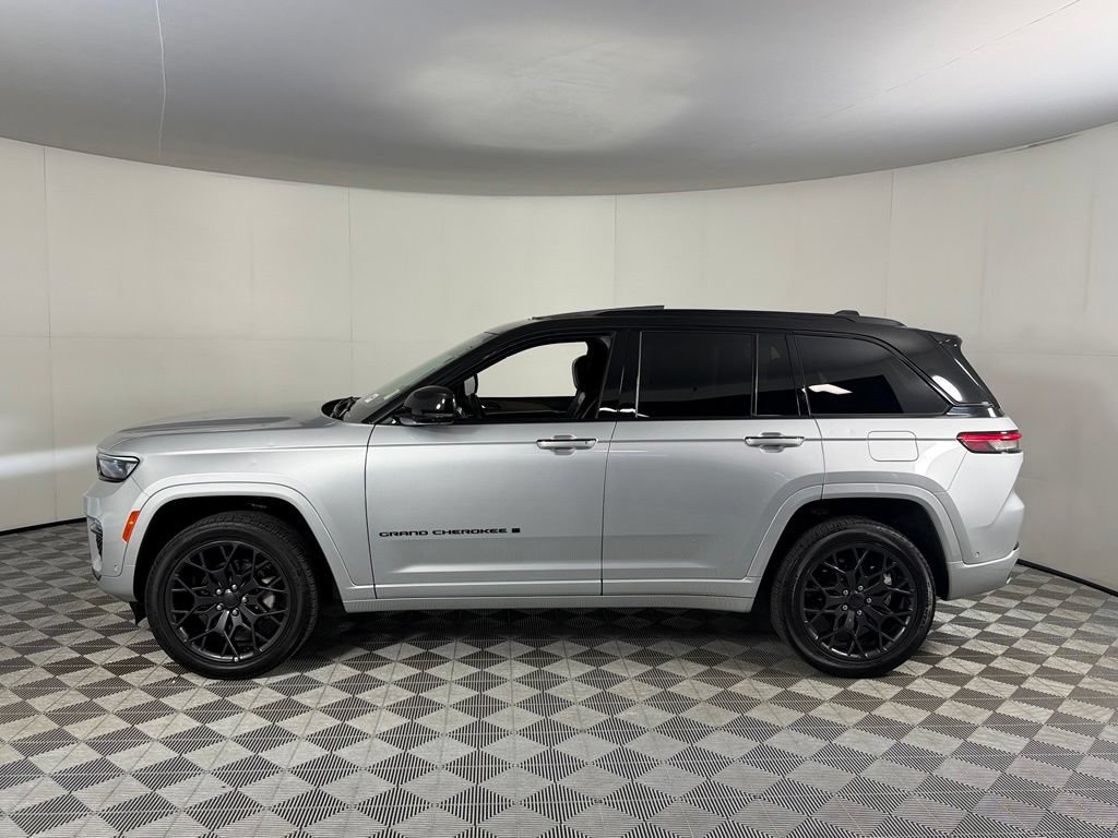 Used 2024 Jeep Grand Cherokee Summit w/ Adv Protech Group IV AWD/4WD image 9