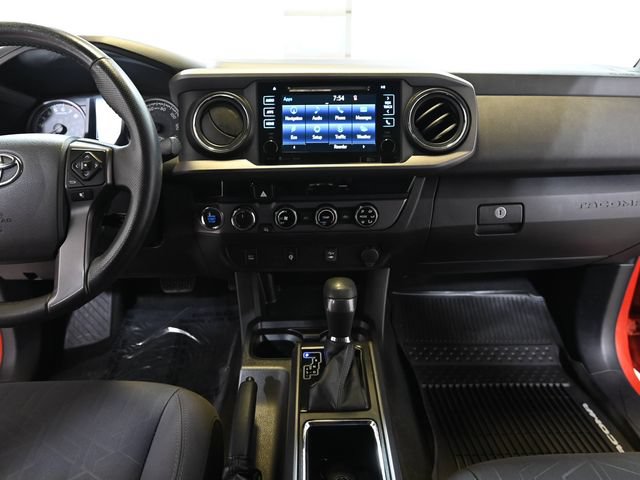 Used 2017 Toyota Tacoma TRD Sport w/ Tow Package (A/T) AWD/4WD image 2