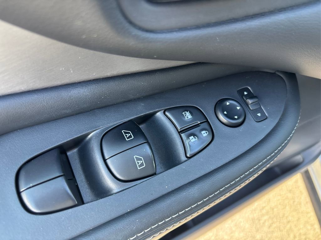 Used 2024 Nissan Murano SV image 33