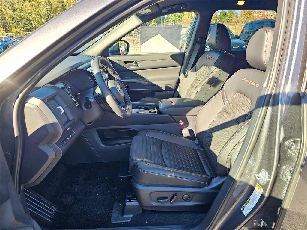 New 2025 Nissan Pathfinder Rock Creek image 18