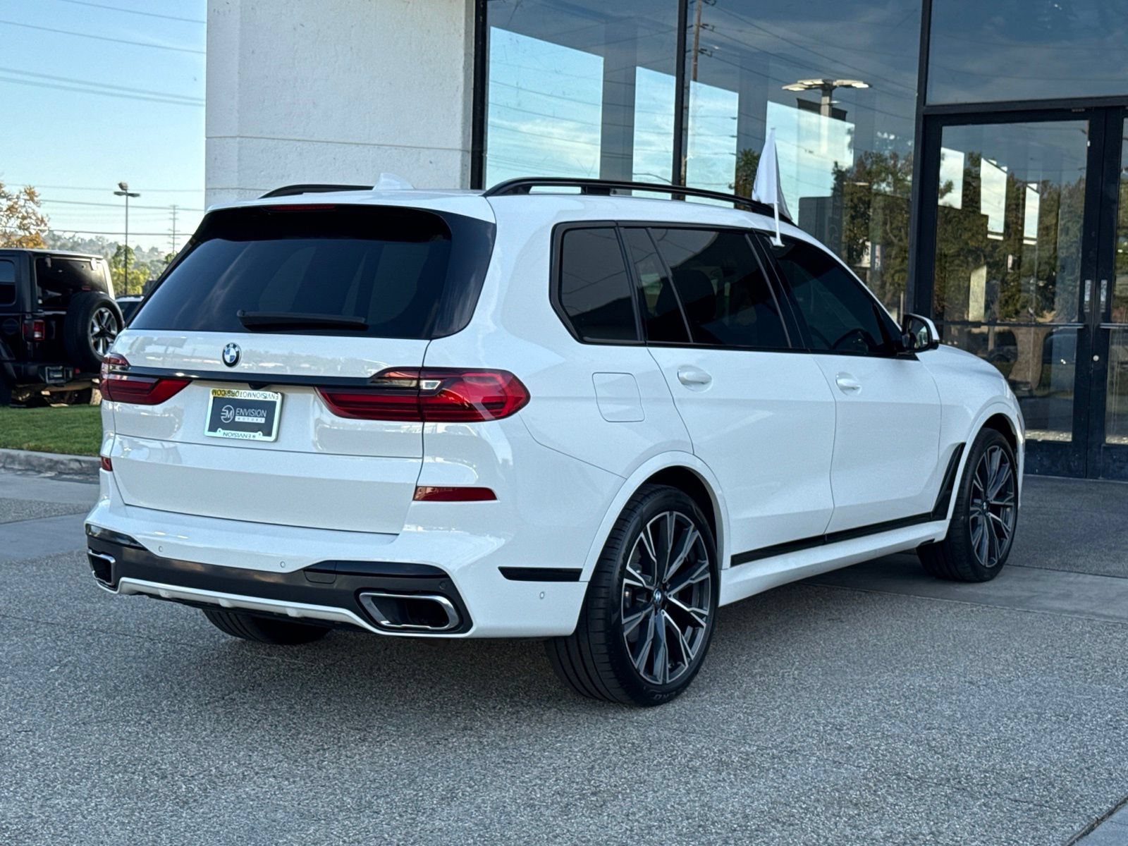 Used 2022 BMW X7 xDrive40i w/ M Sport Package AWD/4WD image 15