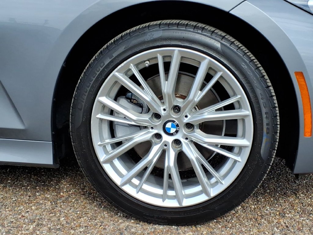 Used 2023 BMW 330i Sedan w/ Driving Assistance Package RWD image 10