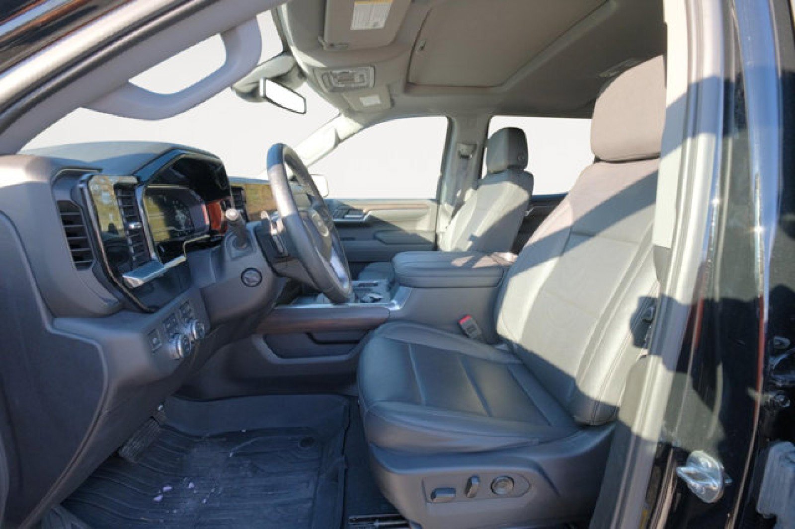 Used 2023 GMC Sierra 1500 SLT w/ SLT Premium Plus Package AWD/4WD image 12