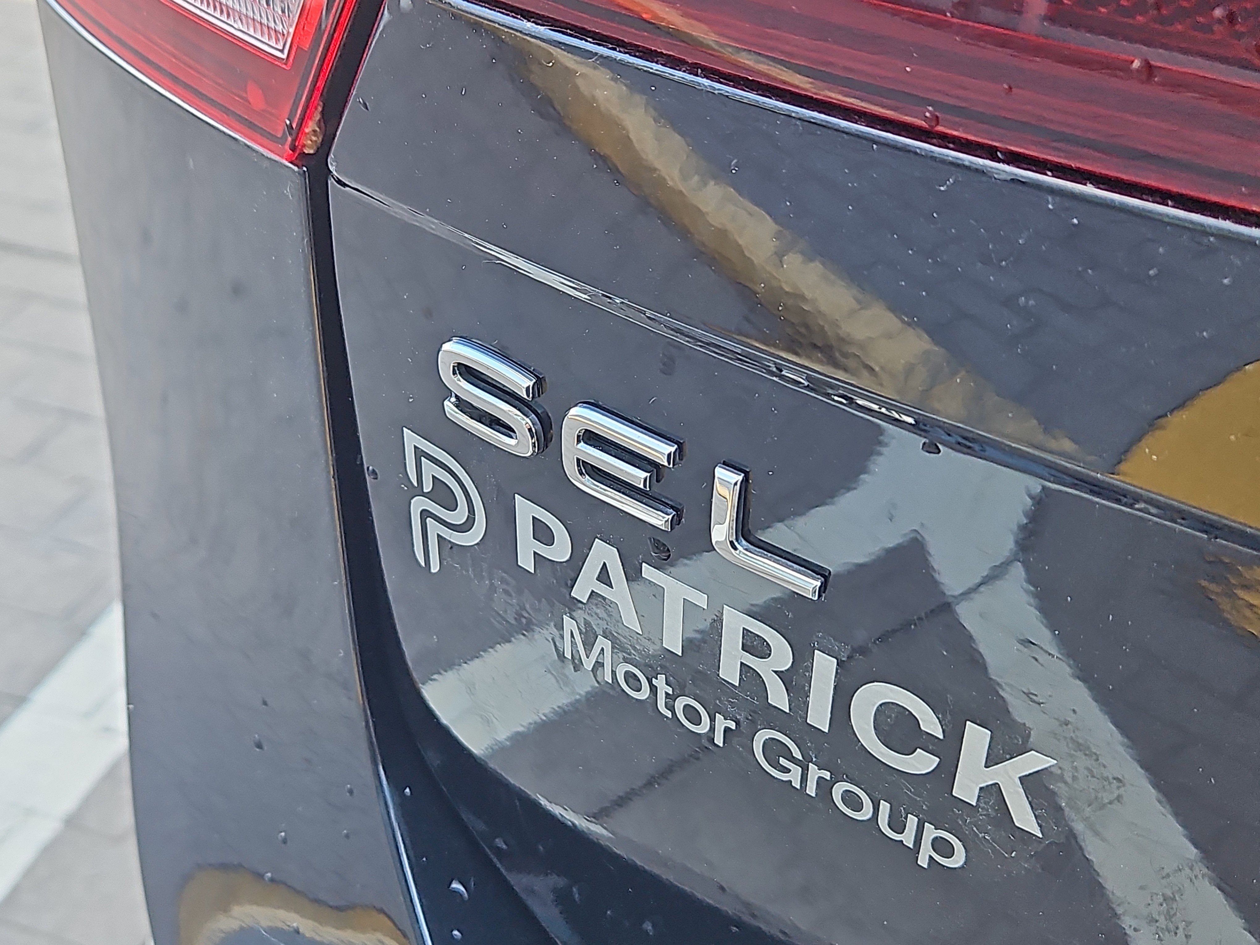 Used 2022 Volkswagen Tiguan SEL R-Line image 5