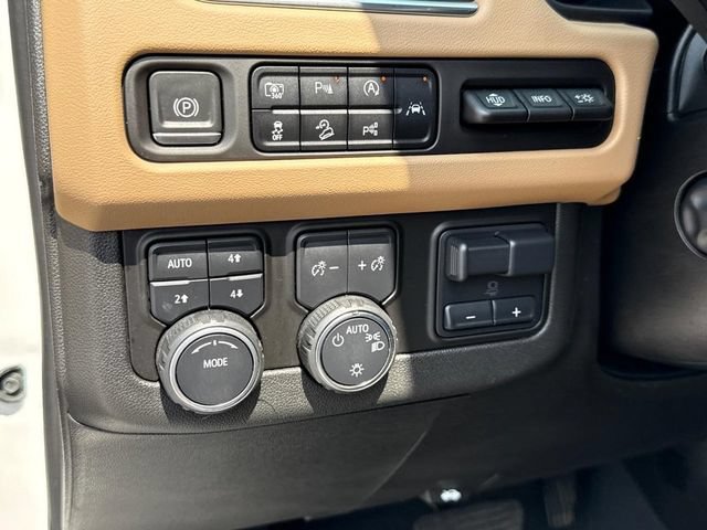 Used 2023 Chevrolet Suburban Premier w/ Advanced Technology Package AWD/4WD image 24