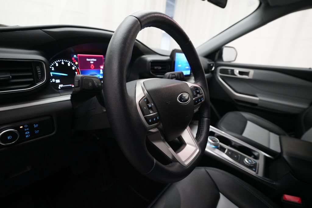 Used 2023 Ford Explorer XLT w/ Equipment Group 202A AWD/4WD image 8