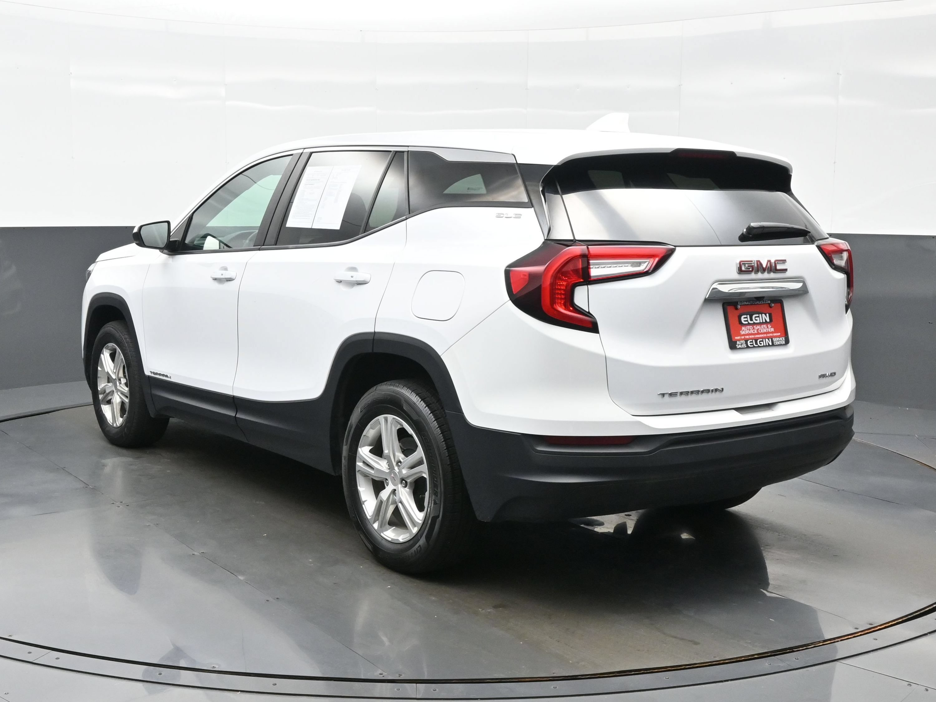 Used 2024 GMC Terrain SLE AWD/4WD image 4