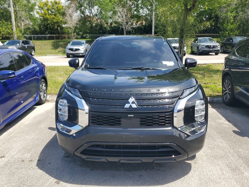 Used 2022 Mitsubishi Outlander SEL Black Edition image 2