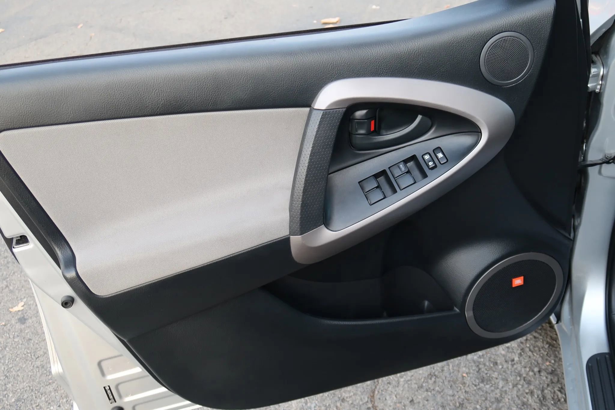 Used 2008 Toyota RAV4 Limited image 13