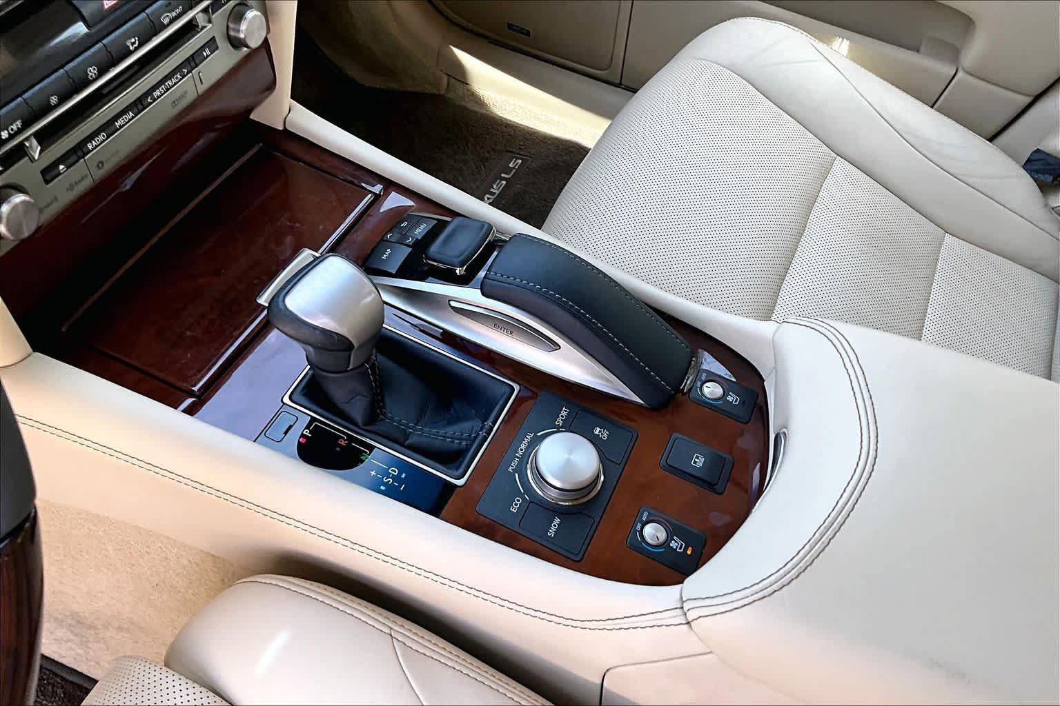 Used 2017 Lexus LS 460 w/ Comfort Package RWD image 17