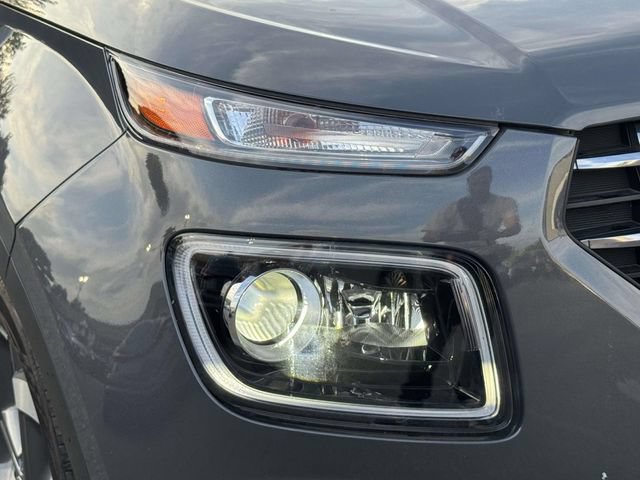 Used 2024 Hyundai Venue Limited FWD image 14