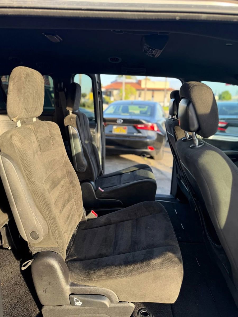 Used 2015 Dodge Grand Caravan SXT w/ Blacktop Package image 32