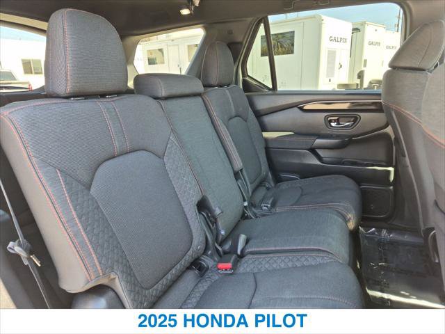 Certified 2025 Honda Pilot Sport image 24