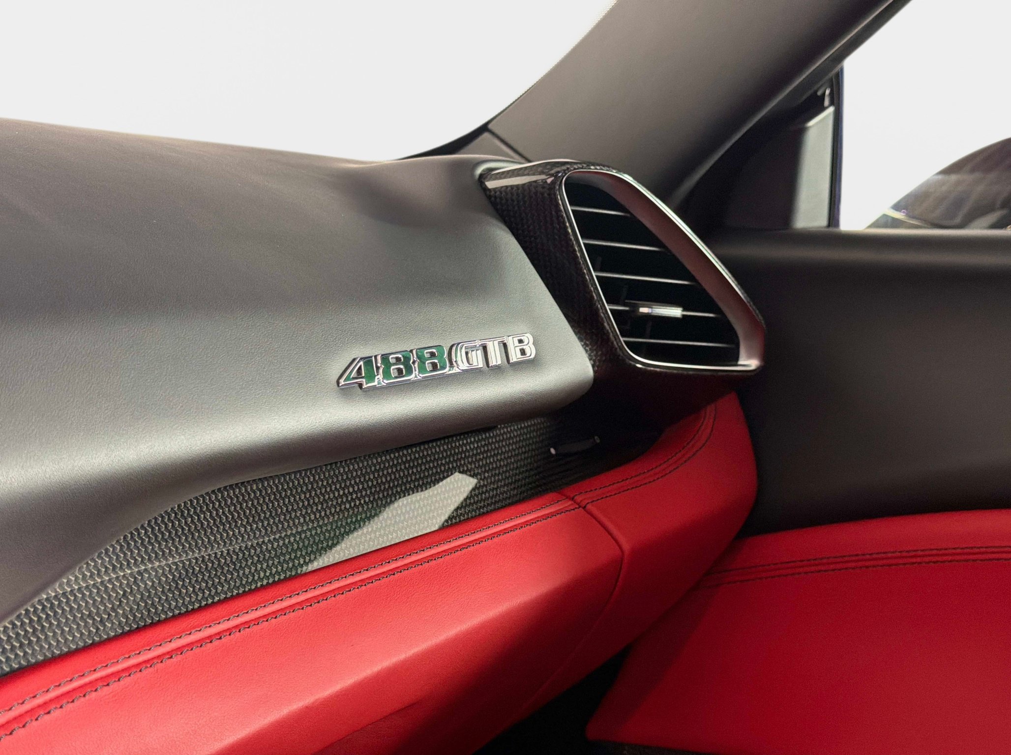 Used 2018 Ferrari 488 GTB RWD image 39