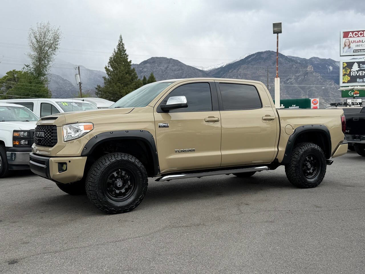 Used 2017 Toyota Tundra Limited w/ Limited Premium Package AWD/4WD image 14