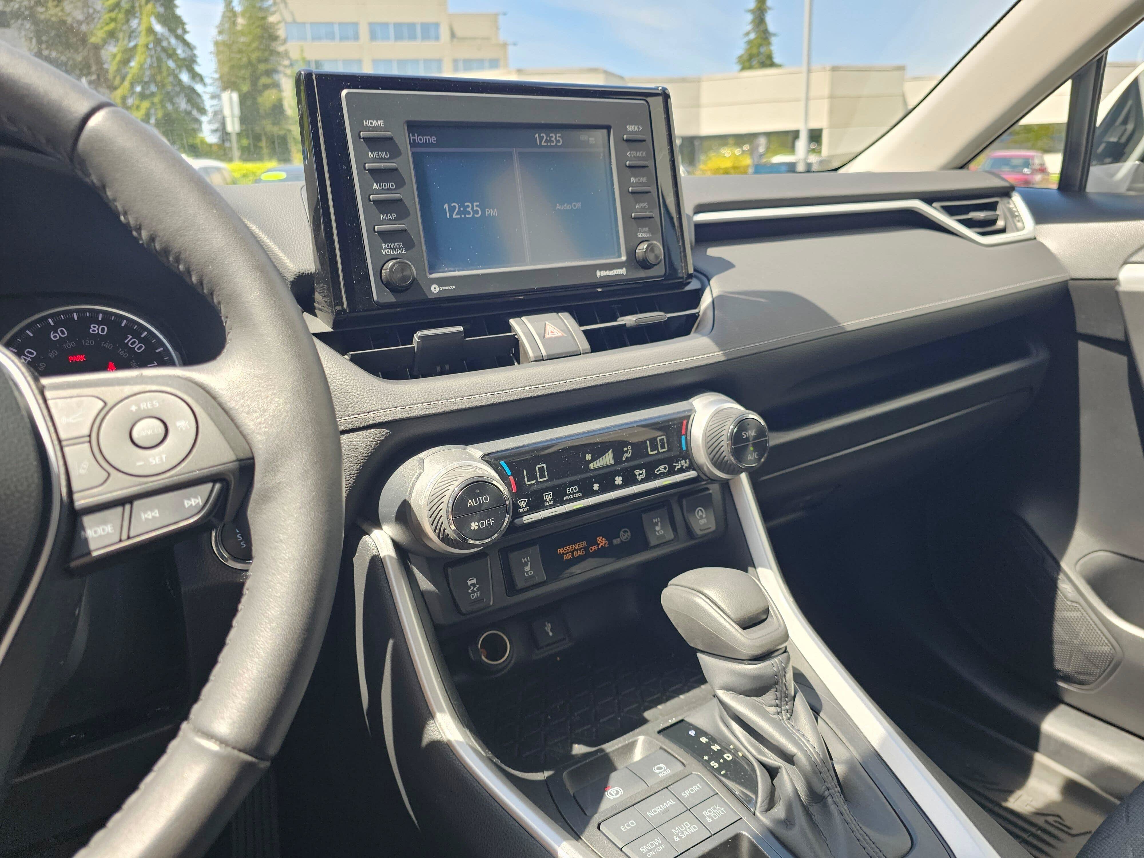 Used 2022 Toyota RAV4 XLE w/ XLE Grade Weather Package AWD/4WD image 28
