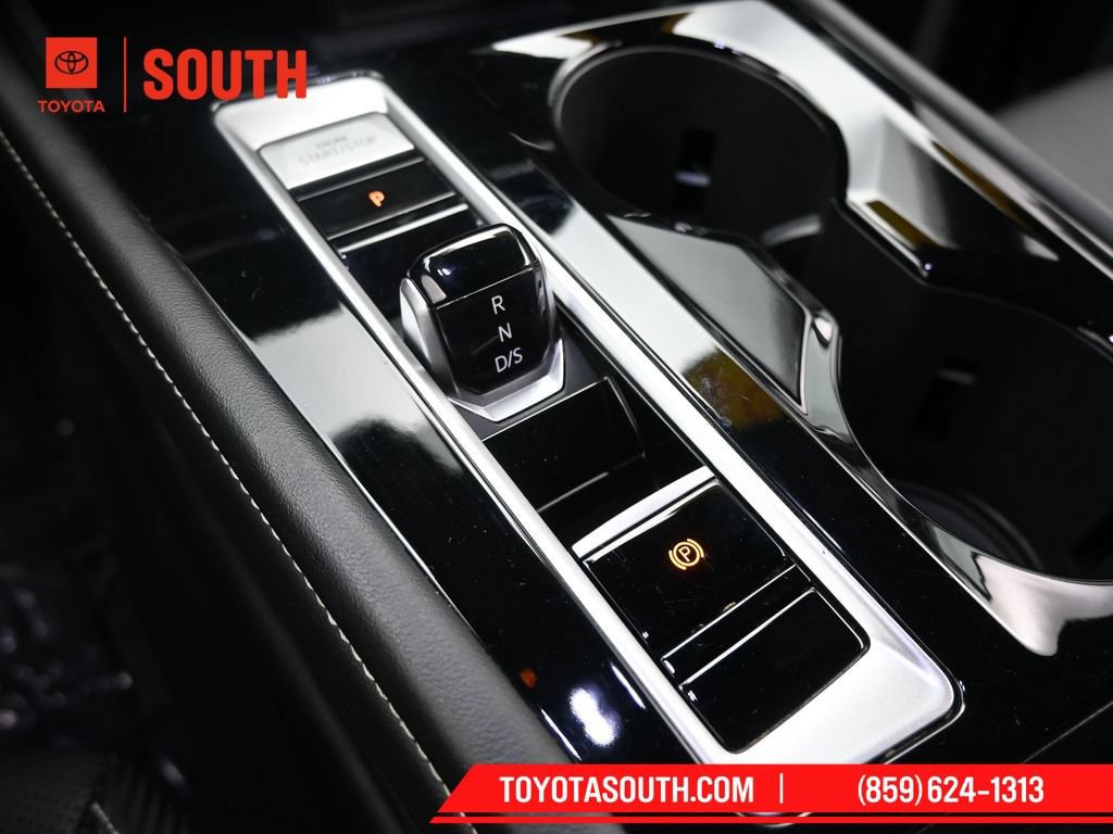 Used 2024 Volkswagen Atlas Cross Sport SE FWD image 34
