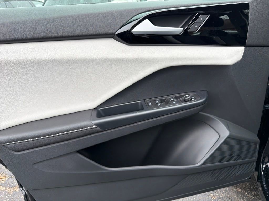 New 2026 Volkswagen Taos S image 10