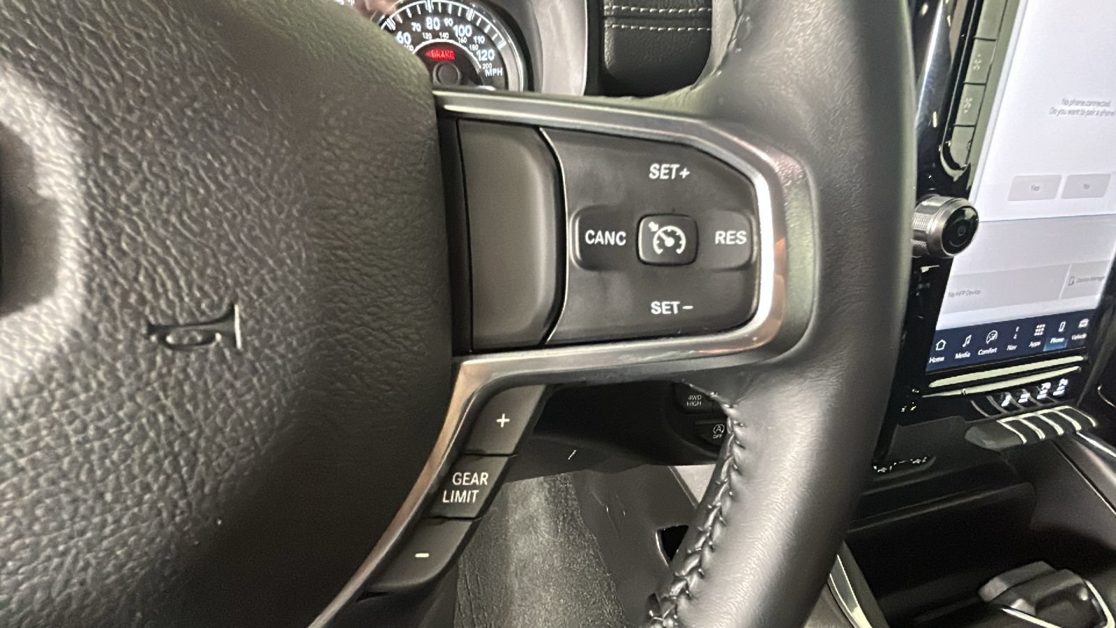 Used 2024 RAM 1500 Laramie AWD/4WD image 21