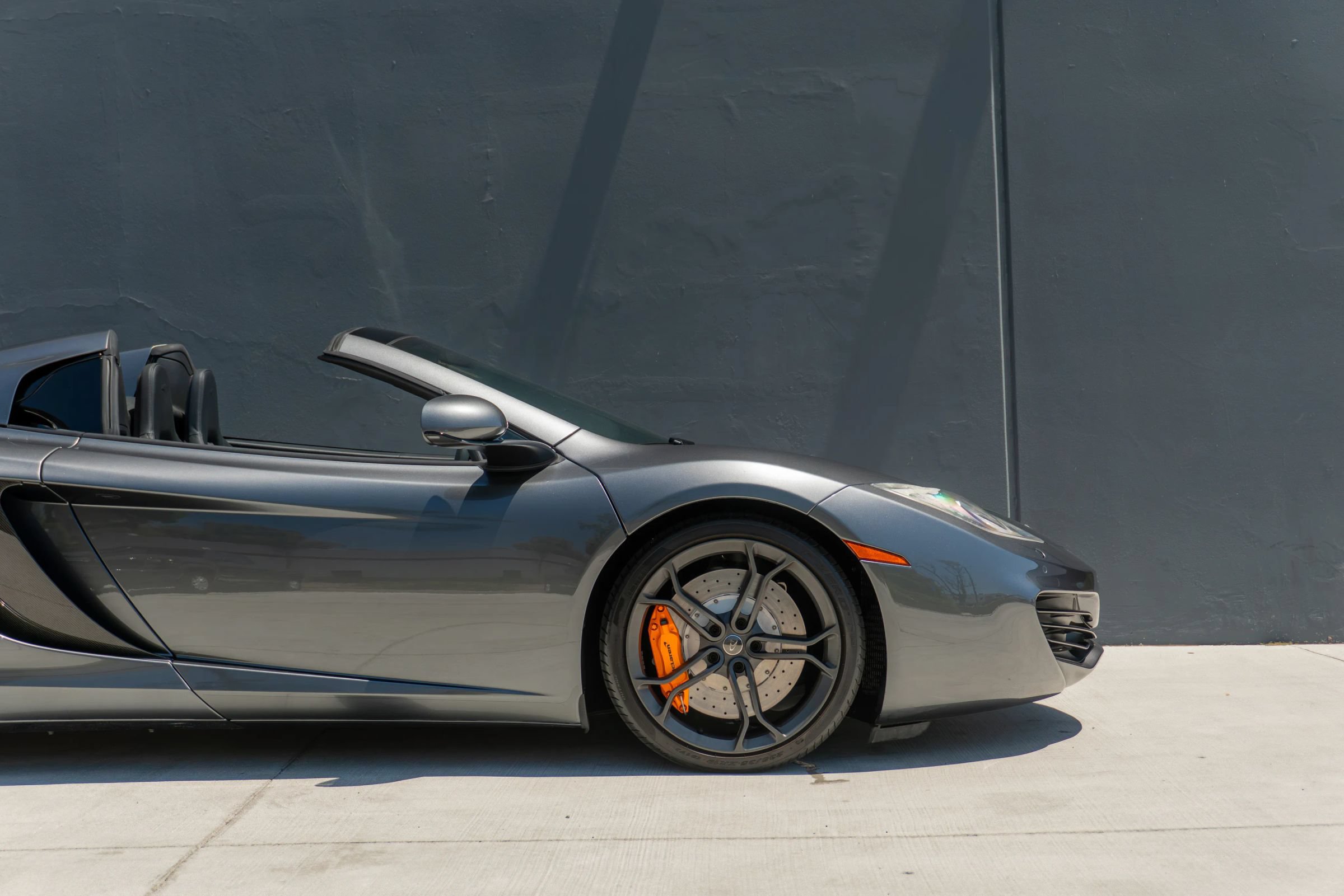 Used 2014 McLaren MP4-12C Spider RWD image 41